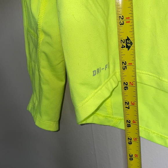 🦋Adorable Neon yellow Nike pullover! - Picture 5 of 8